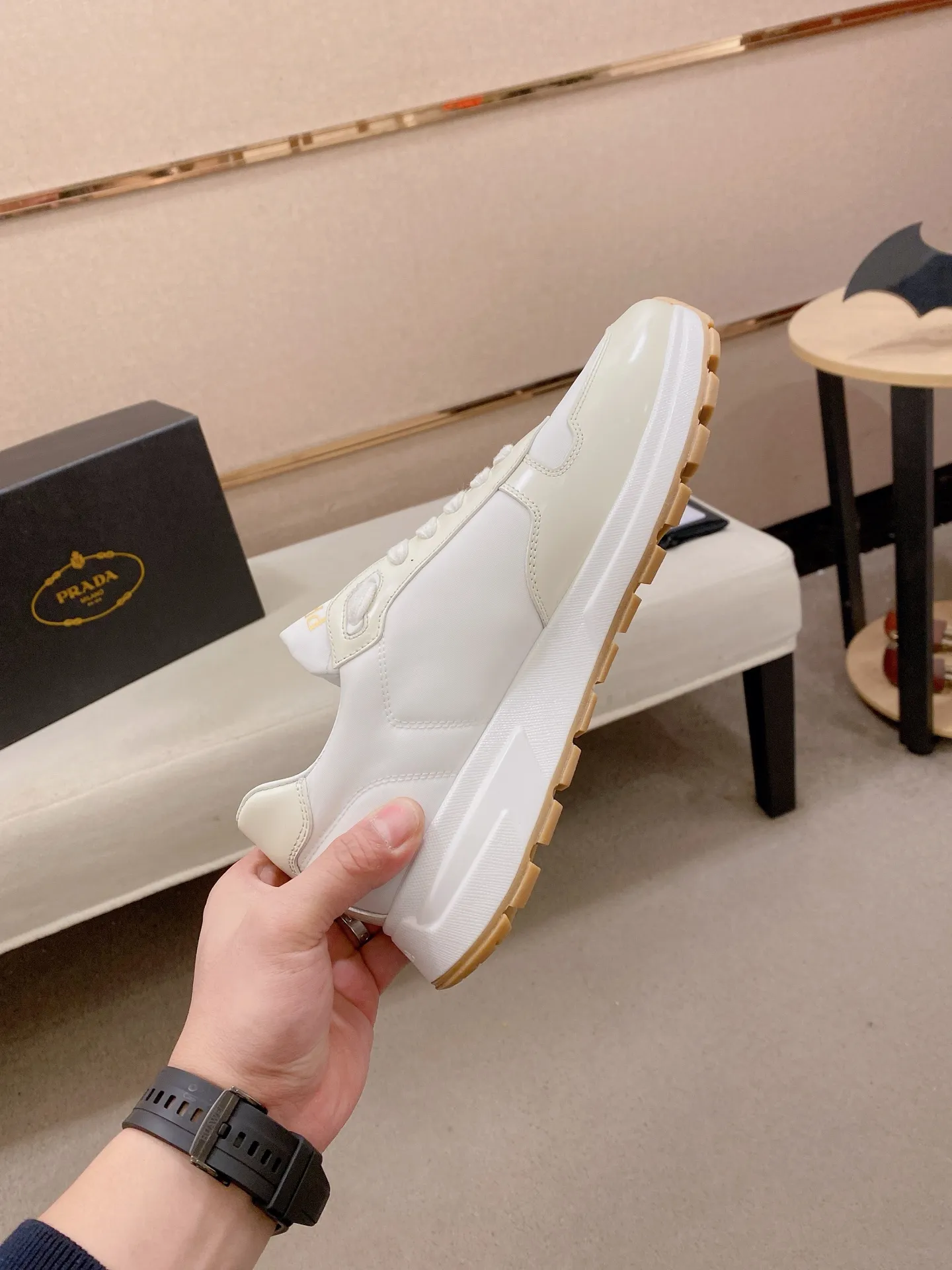Factory price 600💰 ✔️✔️✔️Higher version High-quality new PRADA (Prada) counters are on the market at the same time. The new men's shoes and 😘fabrics are made of selected first-layer cowhide with superb craftsmanship. Lining: Full cowhide lining. 👍🏿 High-end ☄️ air-cushion molded anti-slip rubber outsole, exquisite lines, simple and elegant, comfortable and high-end for leisure travel. Code number: 38 to 44. 45.46 customized